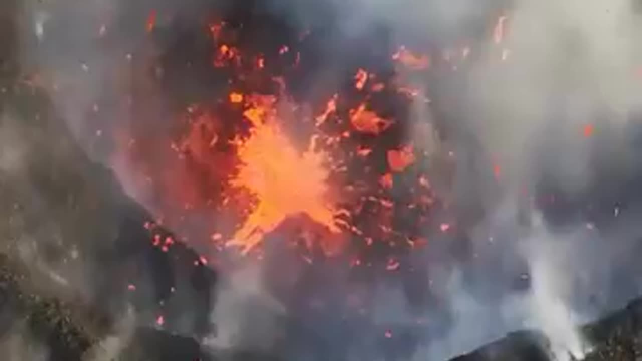 Etna's Voragine crater