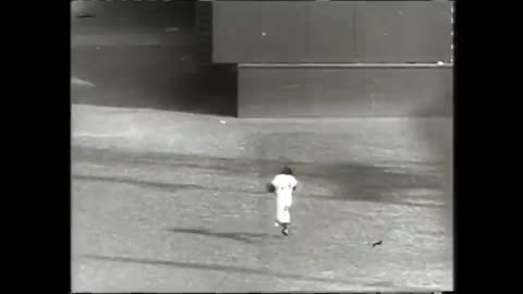 Willie Mays makes "the catch” - His famous over-the-shoulder grab