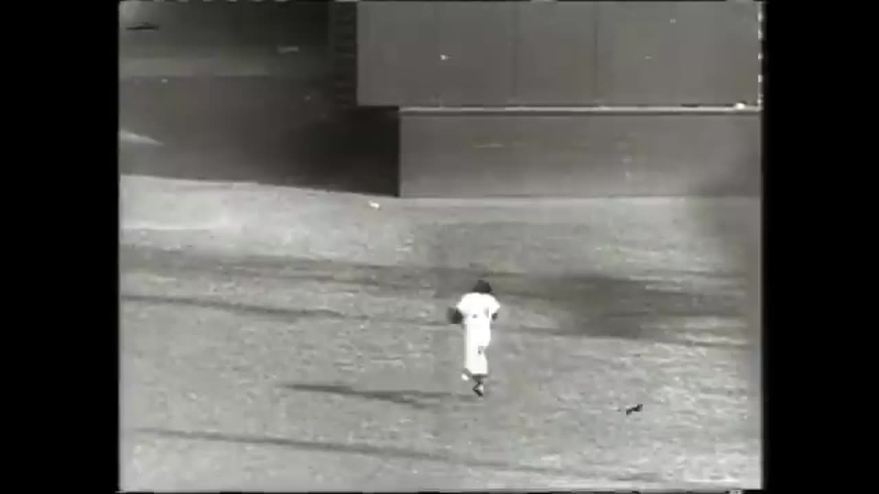 Willie Mays makes "the catch” - His famous over-the-shoulder grab