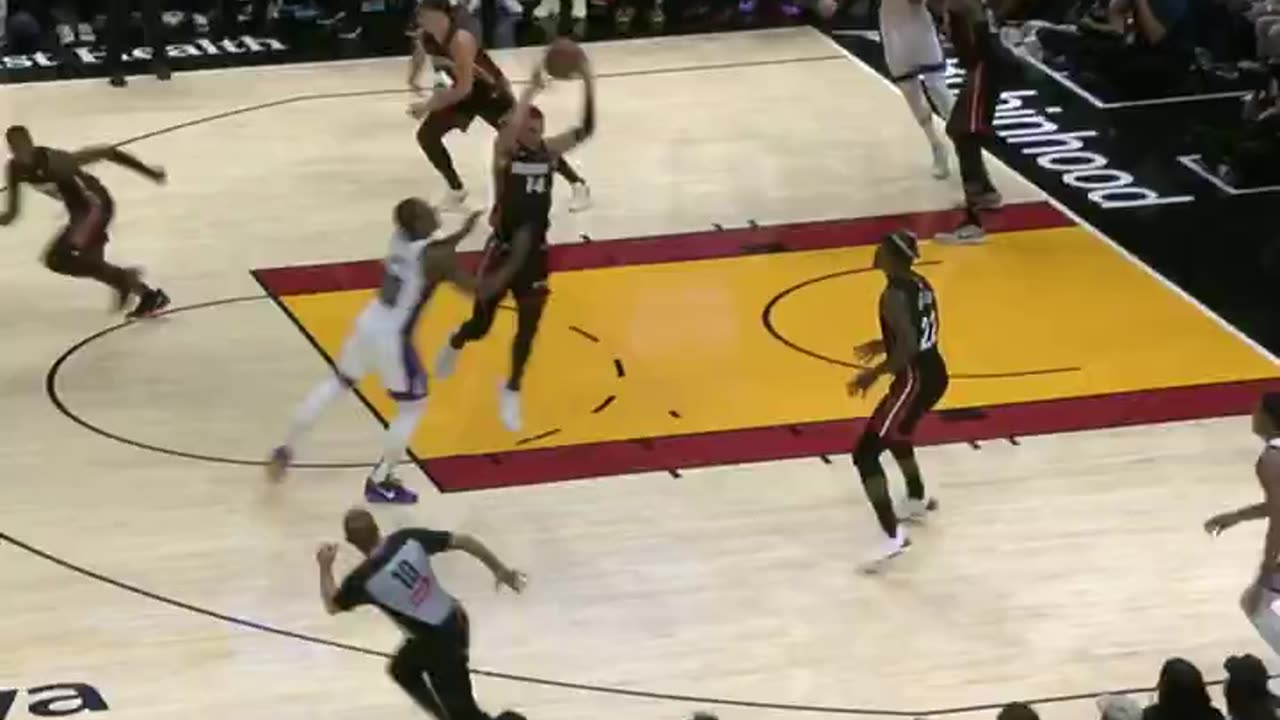 NBA - Herro LOCKING UP with less than a minute to play 🔒🔒