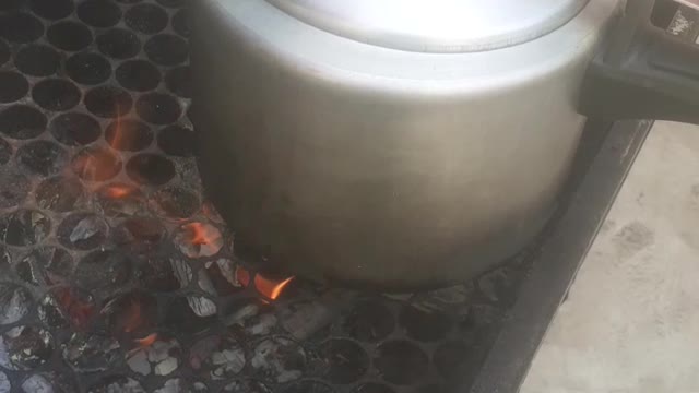 when the person doesn't have money to gas, the barbecue solves it lol