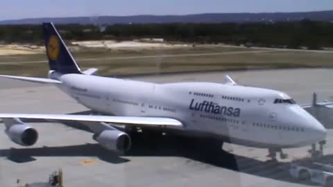 Lufthansa 747-400 Perth Clearance