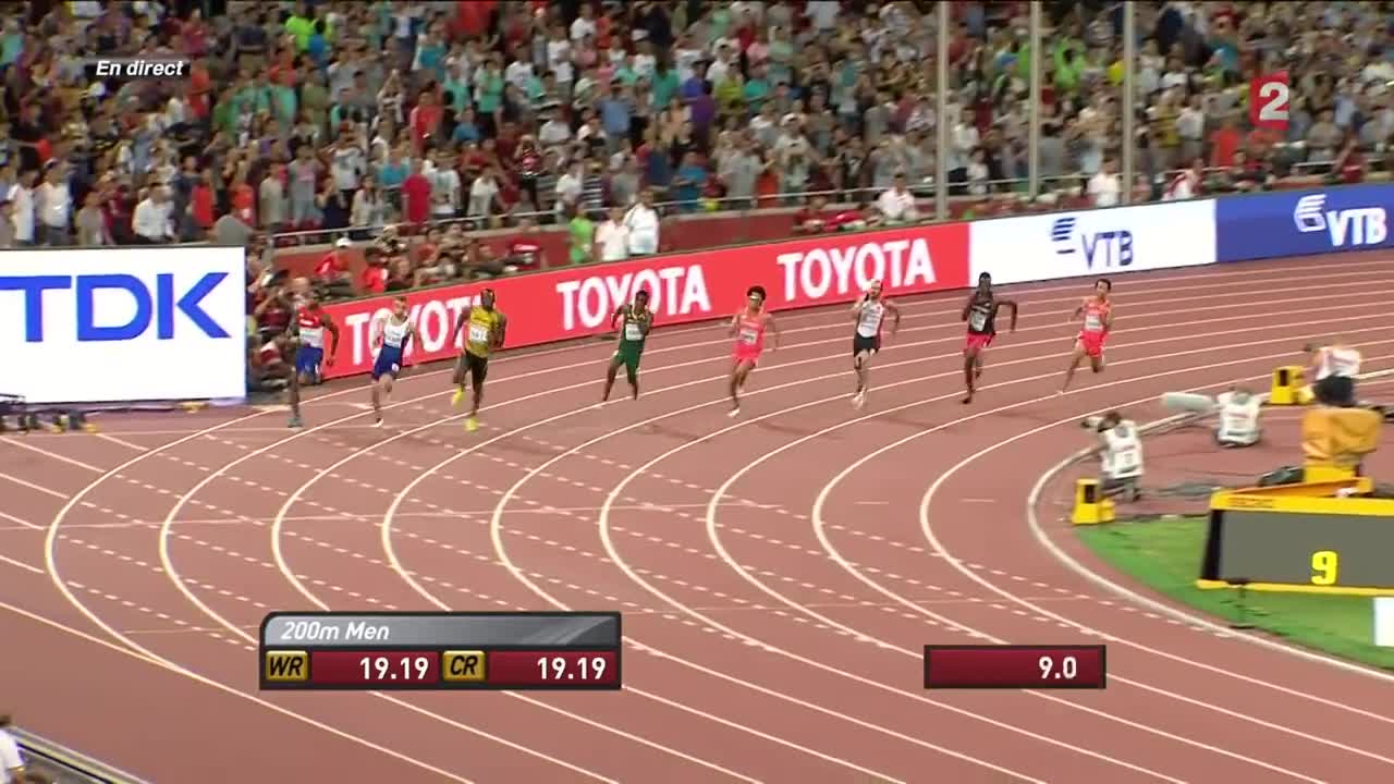 Usain Bolt gana los 200m en la semi-final de BEIJING 2015