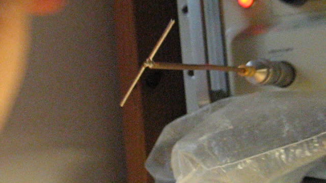 Sweeping a Dipole antenna cut for 2.4GHz