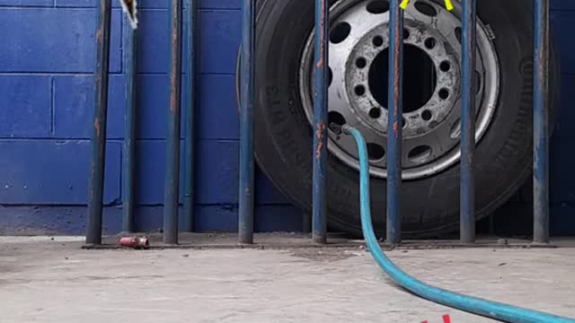 The mechanic tried to inflate the tire until it exploded