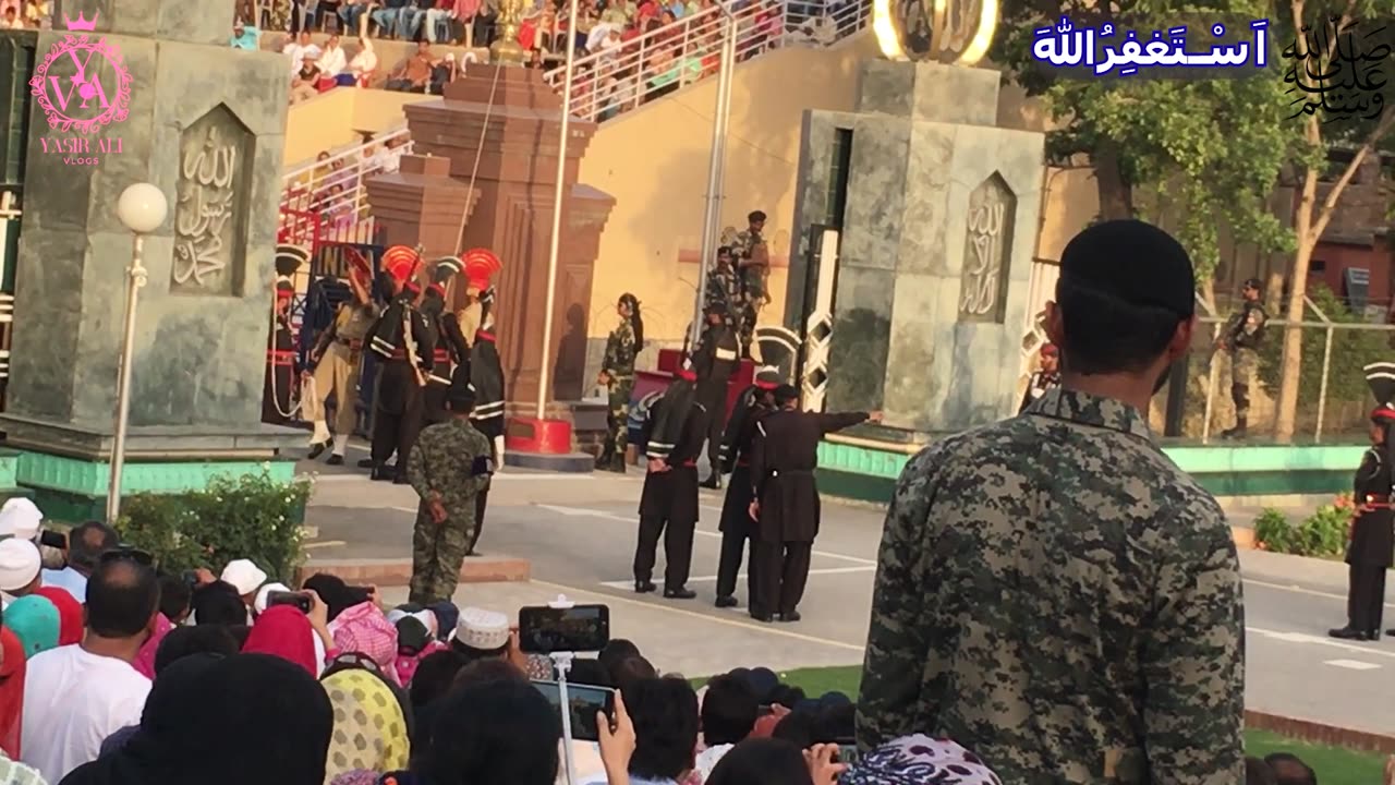 Flag-lowering ceremony held at Wagah border 14 August .Watch Pakistan Army &Rangers Jawans in Action