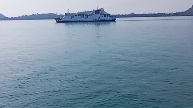 Pemandangan laut dan kapal