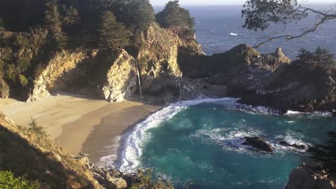 RELAXING WATERFALL OCEAN BEACH (McWAY FALLS - CALIFORNIA)