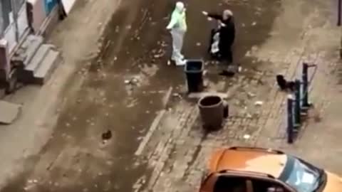ΣΤΟ ΜΕΤΑΞΥ ΑΥΤΑ ΓΙΝΟΝΤΑΙ ΣΤΗΝ ΣΑΝΓΚΑΙ ΠΟΥΧΕΙ ΛΟΚΝΤΑΟΥΝ