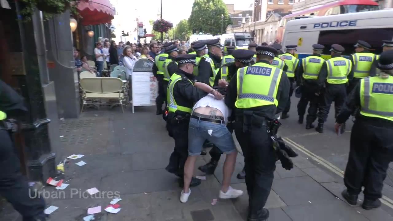 Metropolitan Police STRANGLE British man who attended the unite the Kingdom rally of Patriots