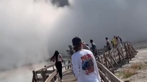 🚨 BREAKING 🚨 GEYSER EXPLOSION!! Biscuit Basin 🕉 Yellowstone National Park 🕉 #yellowstone #geyser