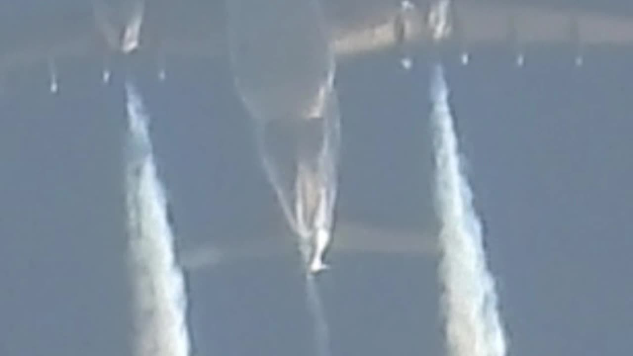 Suspicious Air Craft Spurting Liquid From The Tail End April 22,2022