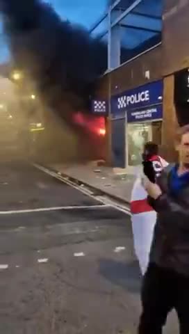 Second police station destroyed in Sunderland as the people revolt