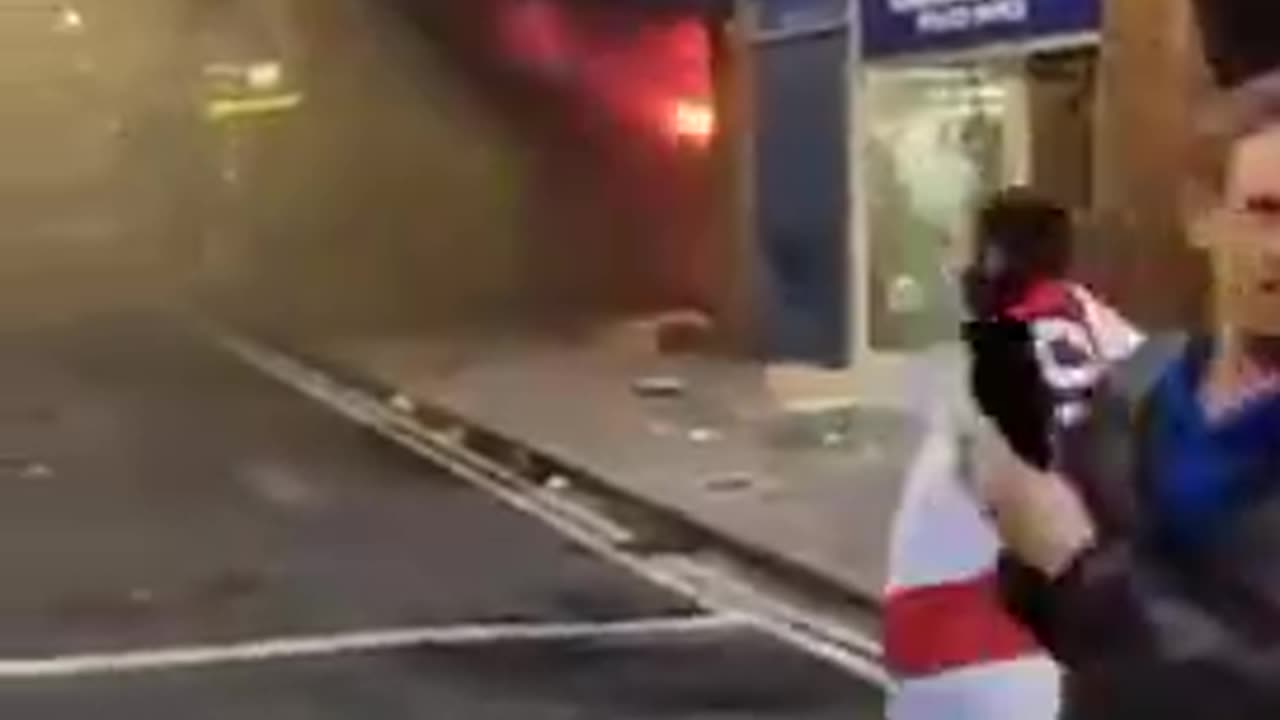 Second police station destroyed in Sunderland as the people revolt
