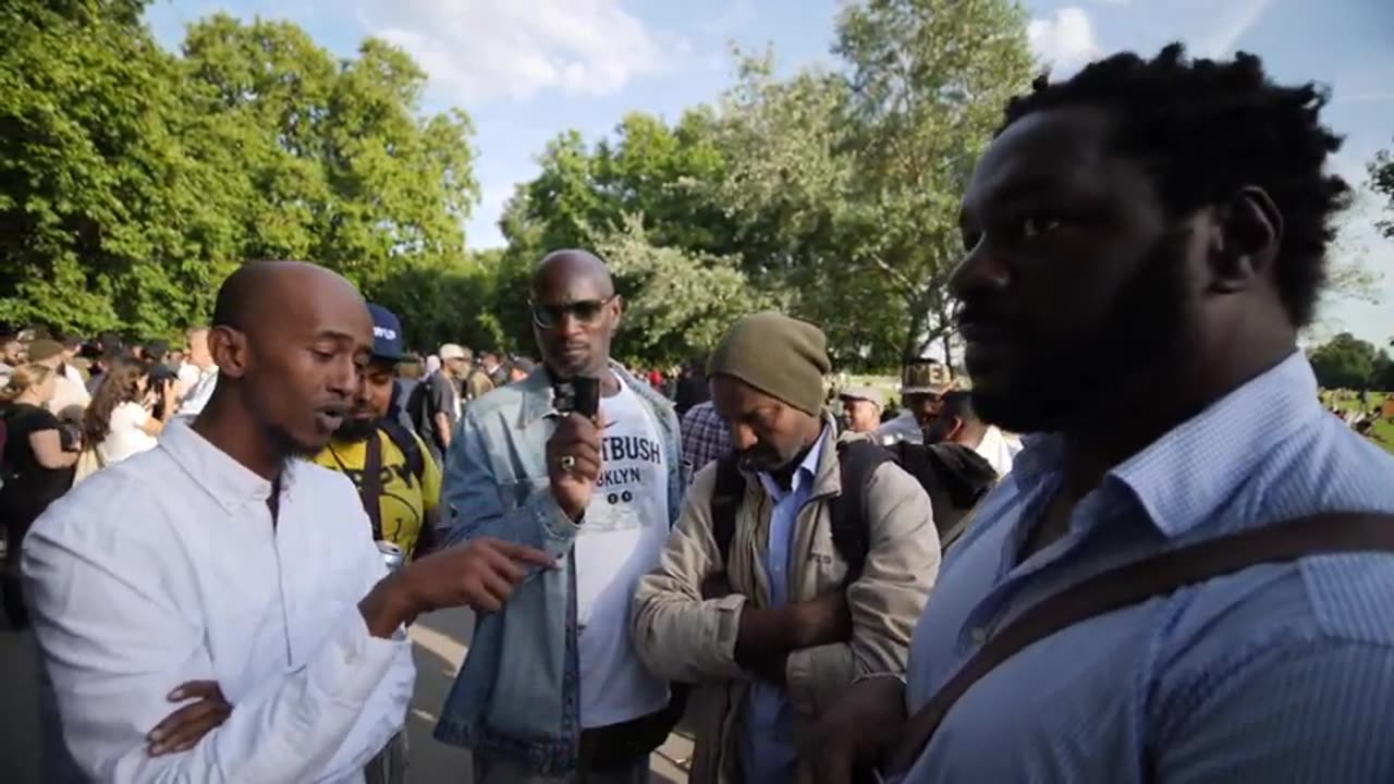 Speakers Corner - Big Bro discusses his experiences in islam with some muslims