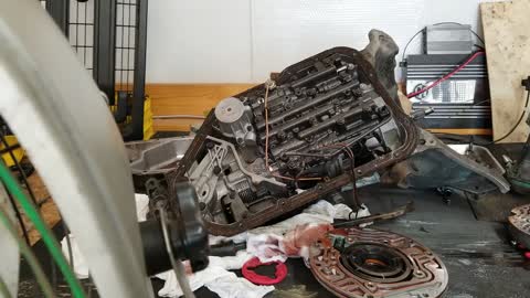 Bonneville 2004r teardown part 2