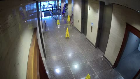 8003FCOB01ElevatorLobby_2021-01-06_08h40min00s770ms.mp4