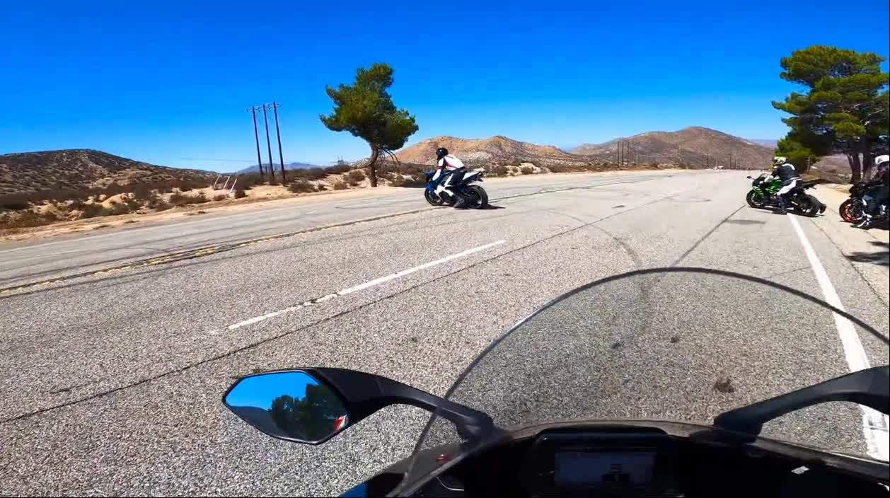 Yamaha R1 vs. Suzuki GSX-R1000R