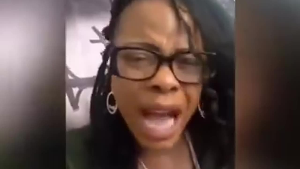 BLACK WOMAN 💥TEARS APART 🐪toe and Tampon Tim