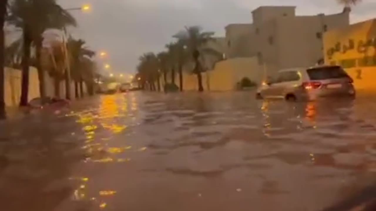 Doha residents embrace joyful moments as heavy rain