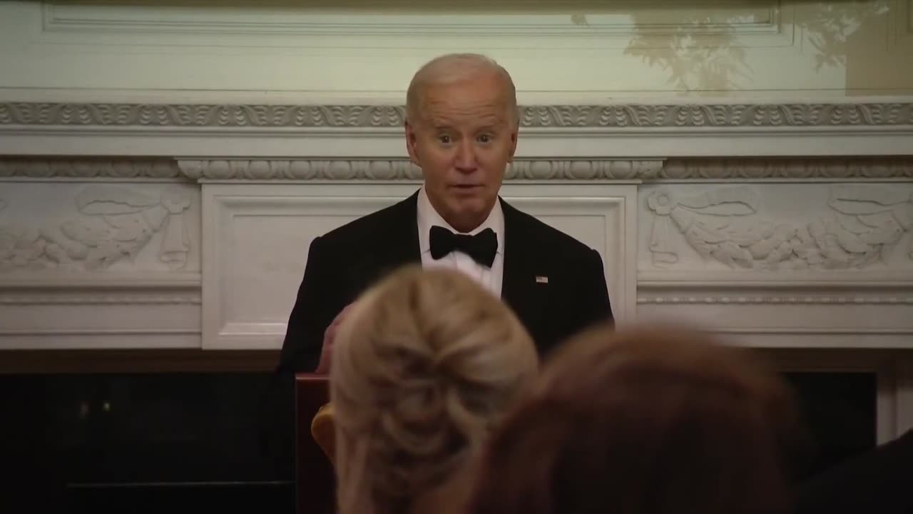 Joe Biden Tries (and fails) To Read A Quote From "The Man Behind Me Here"