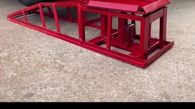 Convenient lifting machinery for automobiles Auxiliary repair tools for automobiles
