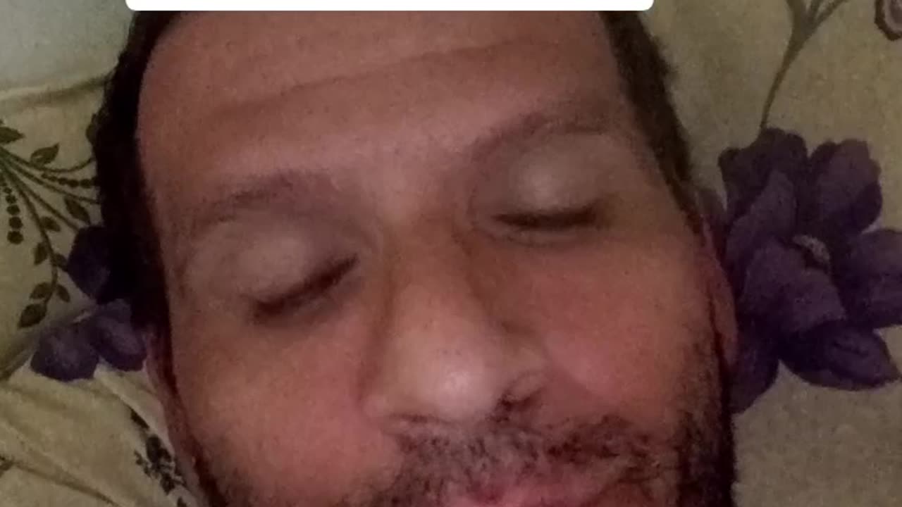 CINE SE AFLA IN SPATELE TIK TOK