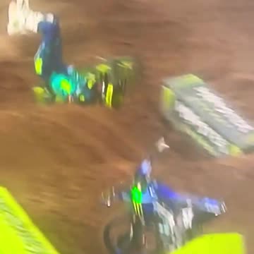 Glendale SX- Huge 💥crash for Bate Thrasher