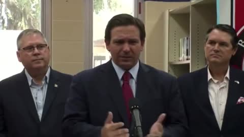 Il gov. della Florida DeSantis:I matti sono quelli vaccinati e indossano 6 maschere a New York