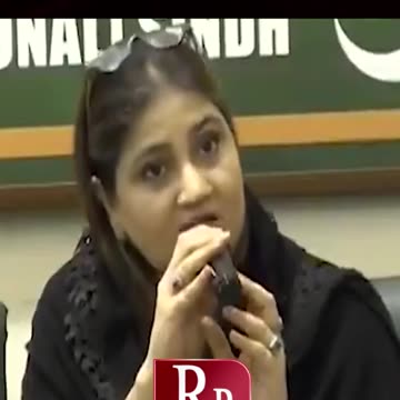 Ap Ky Sath Prank Ho Gaya Hai, Camera Mein HATH Hila Den | Saira Bano Speech | #sairabano #shorts