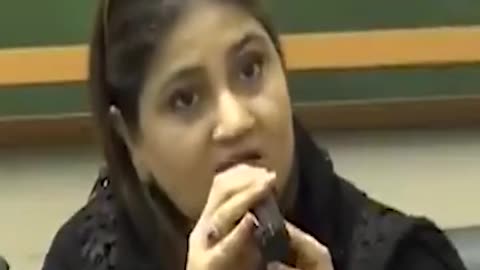 Ap Ky Sath Prank Ho Gaya Hai, Camera Mein HATH Hila Den | Saira Bano Speech | #sairabano #shorts