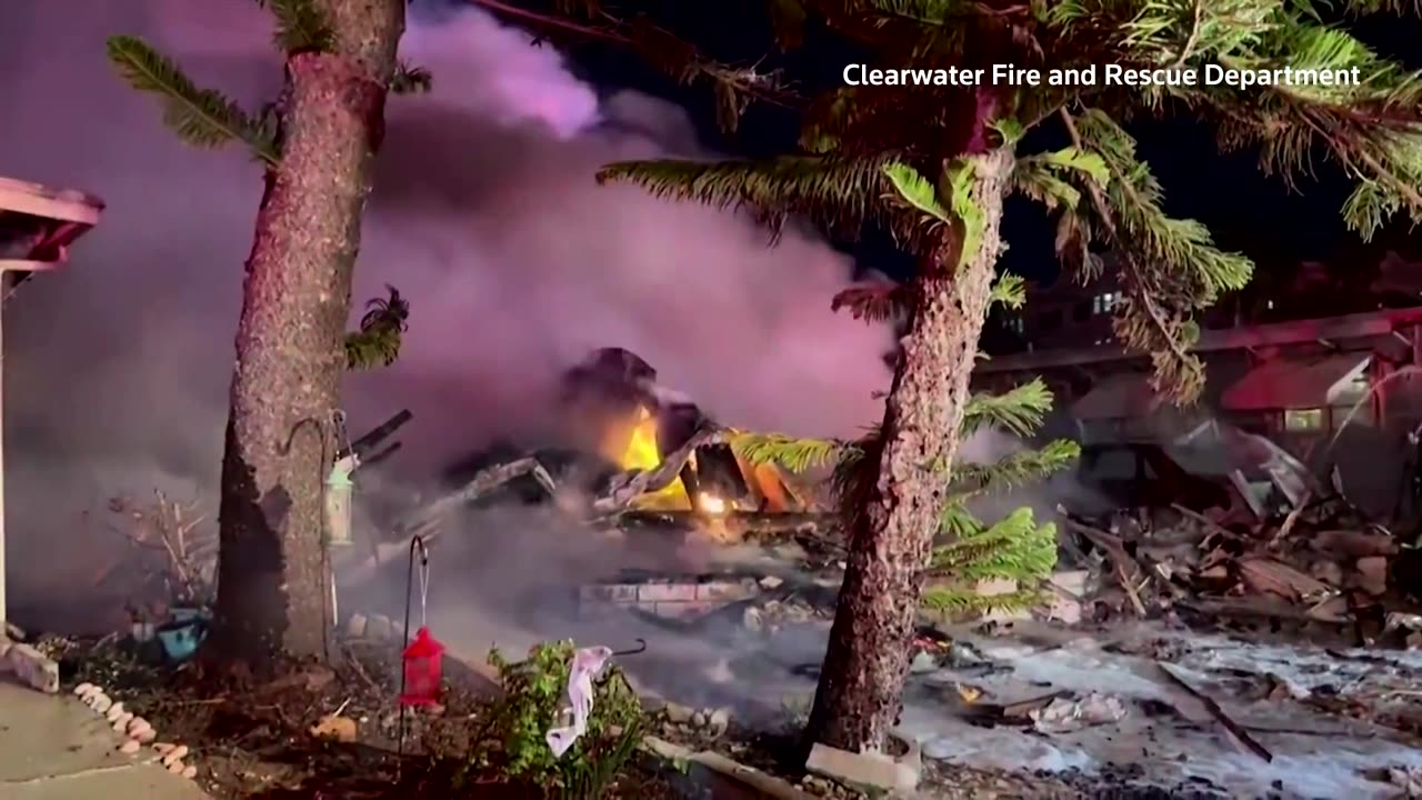 Deadly plane crash in Florida demolishes mobile home