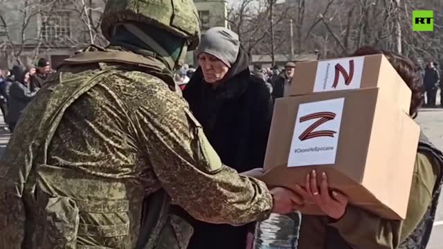 Russian army delivers aid to Mariupol