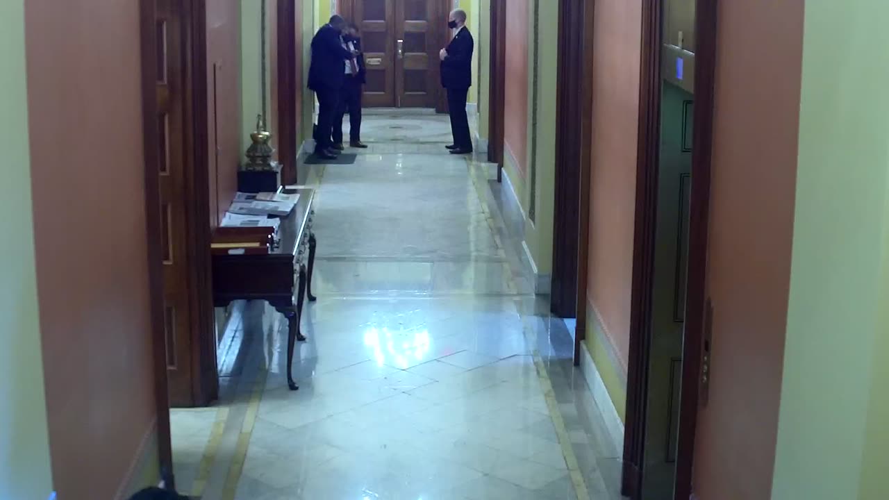 0263USCH02H227Hallway_2021-01-05_15h40min01s050ms.mp4