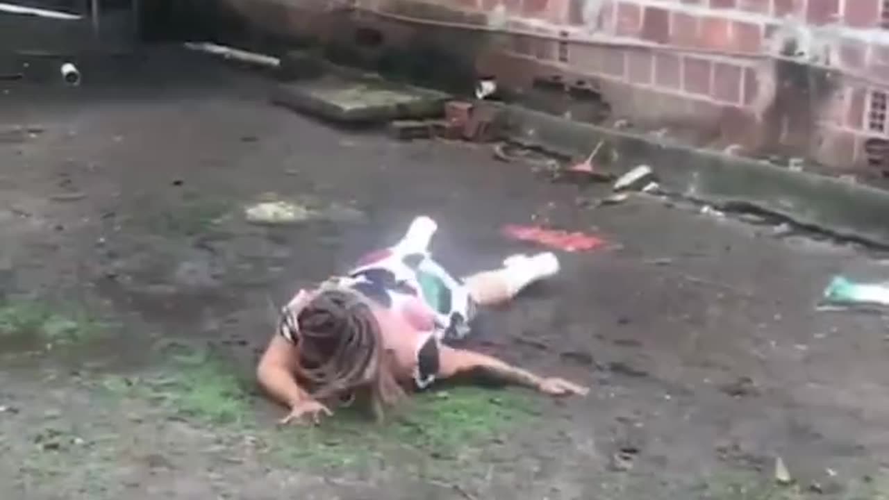 Challenge to stop laughing 😶🤪