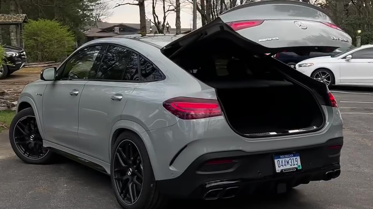 GLE 63 S vs. X6 M in Alpine Grey