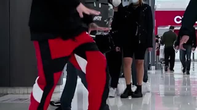 would have the courage to dance inside the mall part 2