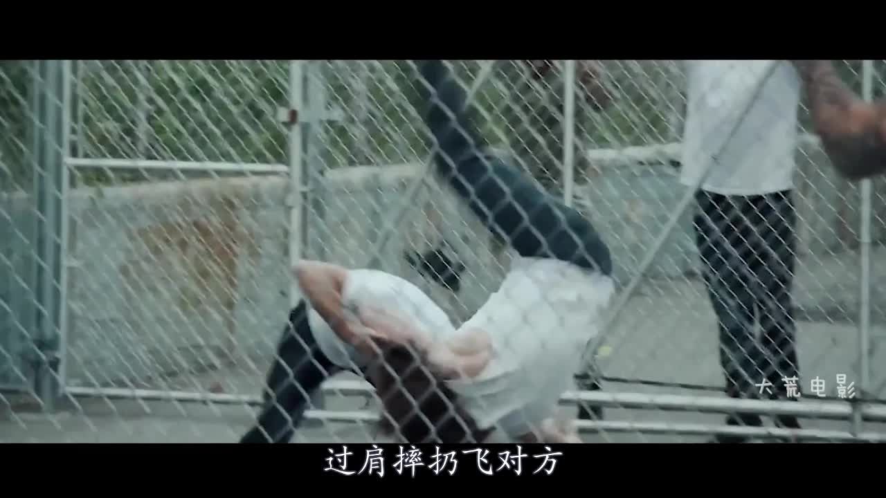 A rogue knows martial arts, and no one can stop him