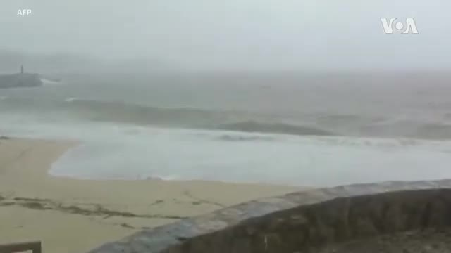 Hurricane Agatha Pummels Mexican Beach Resort