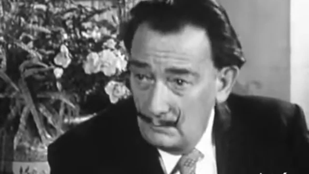 Amusante entrevue avec Salvador Dalí (Français) Interview with Salvador Dali in French.