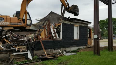 House being raised in La Crosse, WI Part 2