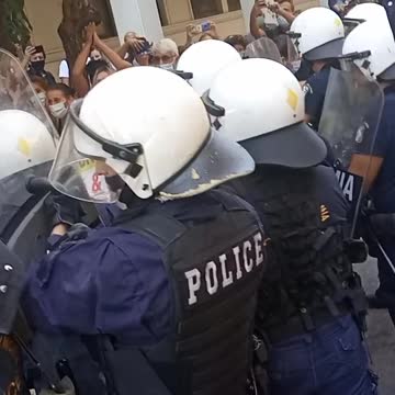 Χημικά στο Υπουργείο Υγείας σε διαμαρτυρία ΠΟΕΔΗΝ