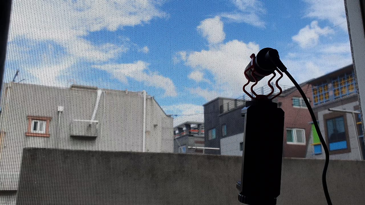 a microphone that records sounds outside