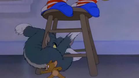 Tom and Jerry: The Midnight Snack - A Classic Comedy Chase 002