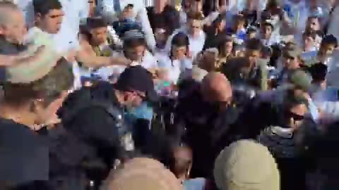 Settler Militias Violently Marching in Al-Quds (Jerusalem)