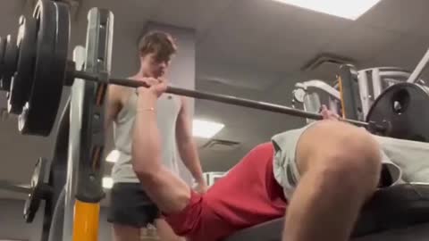 Guy break his foot while benching