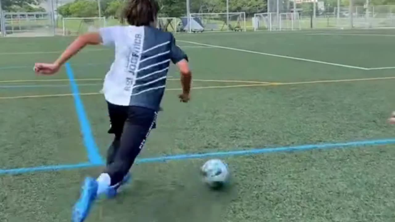 How to Play the Cyclone Shot in Football! ⚽️💥🌪️