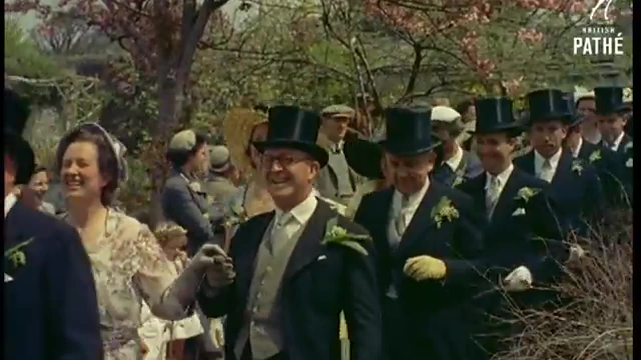 Furry Dance (Fuh Ree) - Flora Day - Helston - Newsreel - 1955