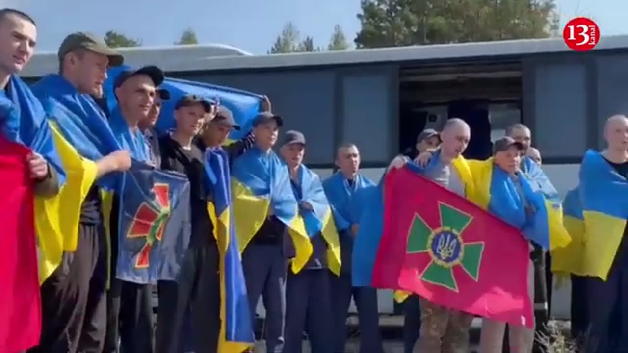 Footage of over 100 fighters being welcomed in Ukraine with great joy after returning from captivity