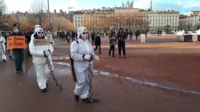 Les Masques Blancs Lyon Action Esclavage le 4 décembre